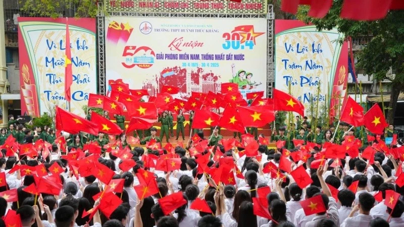 Không khí lễ hội tại trường Tiểu học Tây Sơn, Hà Nội