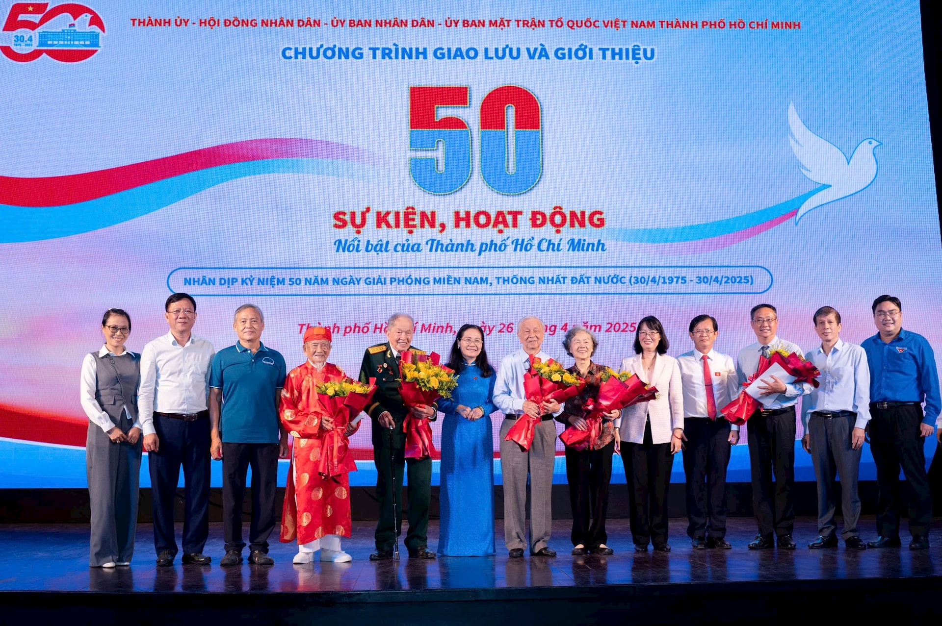 Tinh thần đoàn kết và trách nhiệm xã hội
