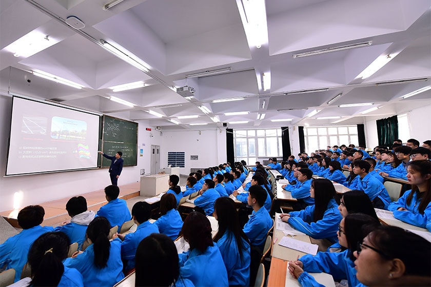 Chính sách và tài trợ