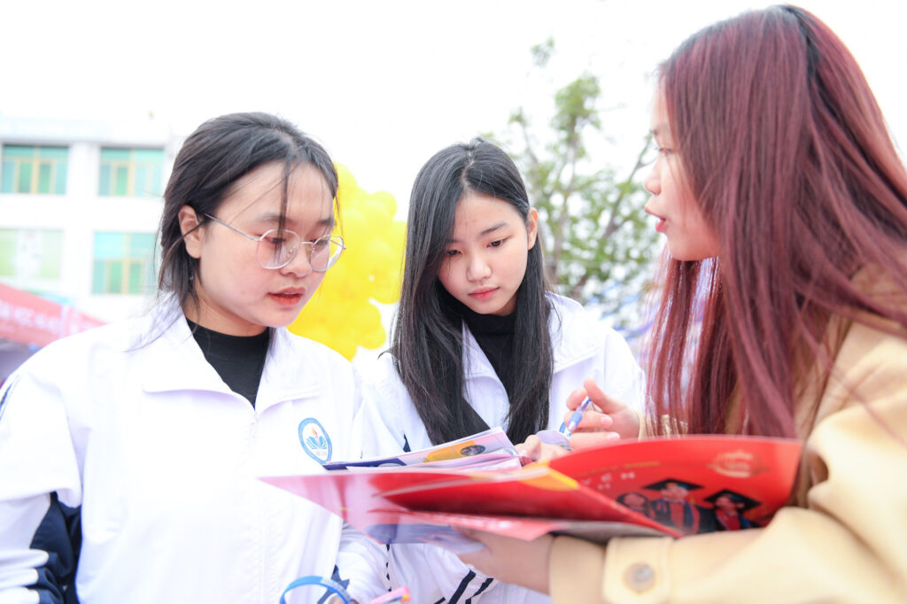 Các trường đại học và mức điểm IELTS yêu cầu